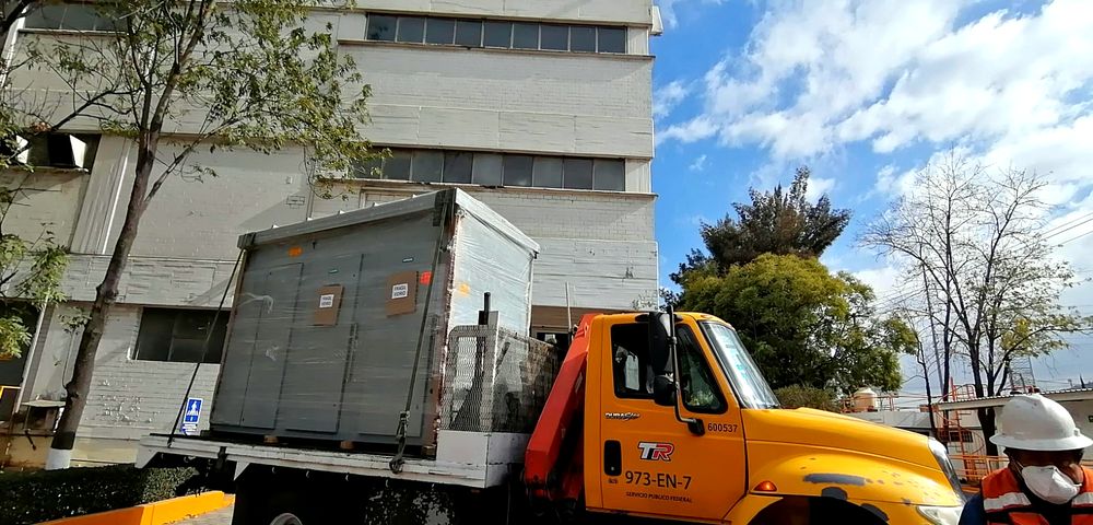 Entrega e instalación de equipo eléctrico en planta industrial